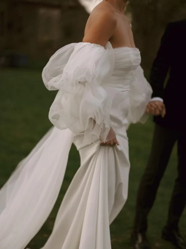 DETAILS ➕ Up close and personal with our Sky gown by @rimearodaky worn by our #realbride Holly - so chic . . . #themewsloves