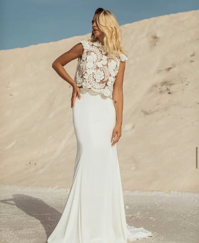 CAROLINE TAKVORIAN ➕ Exclusively ours. The French designer redefining bridal with effortless couture, sleek lines, and unapologetic Parisian edge. Modern romance, the fashion way.

#BridalStyle #LuxuryBride #WeddingInspo #BridalEditorial #DesignerBride #CoutureBride #WeddingDayStyle #BridalLook #ModernRomance #SilkGown #BridalDetails #WeddingEditorial #LuxuryWeddingDress #BridalChic #FashionForwardBride #ContemporaryBride #ElegantBride #themewsbridal