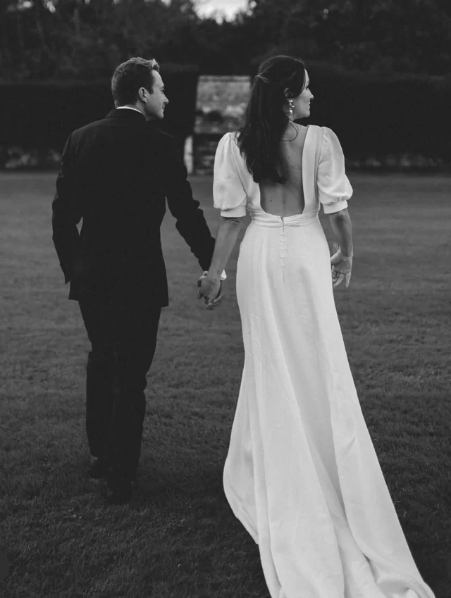 MEWS BRIDE ➕ Our radiant real bride Verity, effortlessly elegant in Jourdan by @lauredesagazan, a vision of modern romance and timeless grace. . . #themewsbrides 

Photo: @charlotteweaverphotography