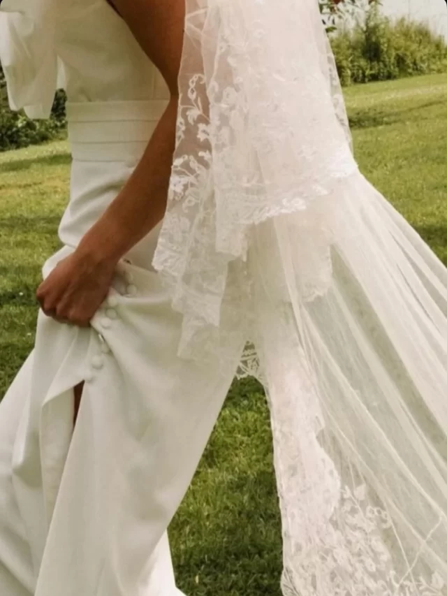 DESIGNER SPOTLIGHT➕ @victoirevermeulen :
Structured silhouettes, French lace, Parisian artistry. Try this new collection exclusively at The Mews . . . #themewsloves 

#BridalStyle 
#ModernBrideInspiration 
#BridalInspo 
#ElegantBride 
#LuxuryWeddingInspo 
#WeddingDressGoals 
#RomanticWeddingStyle 
#TimelessBride 
#LuxuryWeddingLook 
#BridalEditorial 
#QuietLuxuryBride