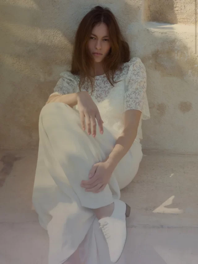 LAURE DE SAGAZAN ➕ Laure de Sagazan’s latest bridal collection arrives exclusively at The Mews. Ethereal lace, modern lines, and an effortless grace redefine contemporary bridal couture. Featuring this exquisite lace top . . . #themewsloves 

#DestinationBride 
#DestinationWeddingStyle 
#EuropeanBride 
#WeddingAbroad 
#FrenchRivieraWedding 
#ProvenceWedding 
#TuscanyBride 
#ParisBride 
#SantoriniBride 
#DestinationWeddingDreams 
#LuxuryDestinationWedding 
#lauredesagazan