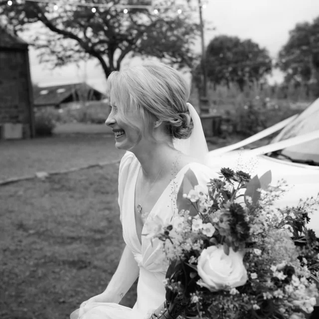 MEWS BRIDE ➕ A modern muse in Edinburgh - Rebecca wearing the timeless Jourdan by Laure de Sagazan. . . #themewsbrides 

Photo @kategodfreyphoto 

#LauredeSagazan 
#LauredeSagazanBride 
#ParisianCouture 
#FrenchBridalDesigner 
#ParisianElegance 
#CoutureSimplicité