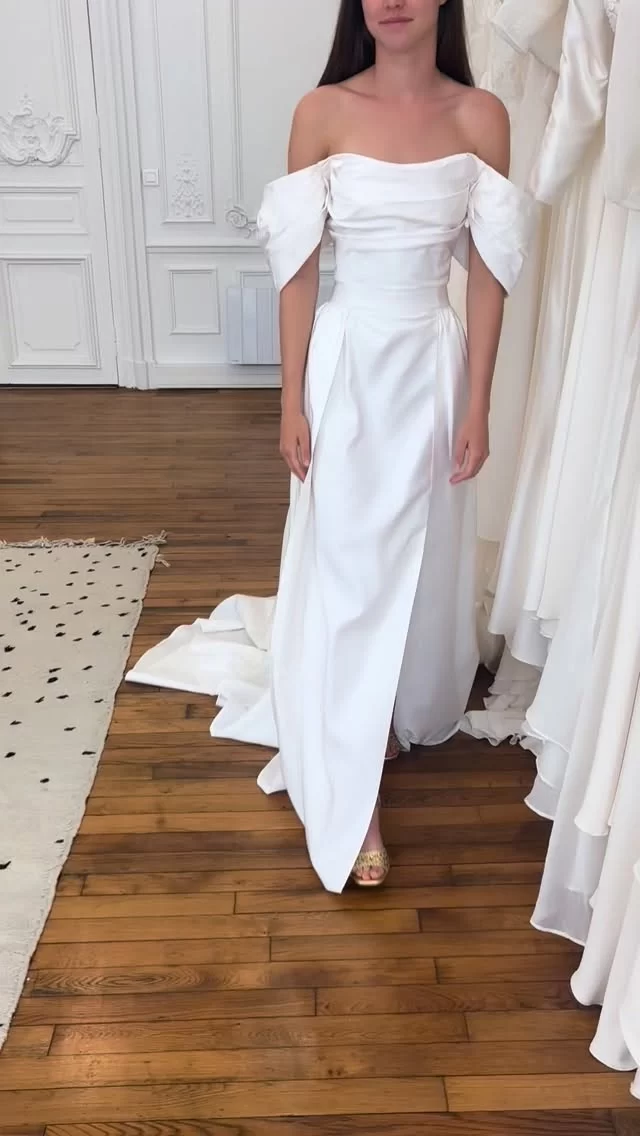 DAYA ➕ Bridal reimagined—architectural silk draped into a modern couture wedding gown.
Fluid, sculptural, and designed for a bride who leads with style.

Available by appointment.

#modernbridal #fashionbride #bridalcouture #editorialbridal #modernweddingdress #bridalstyle #bridalinspo #weddingdressinspo #couturegown #architecturalfashion #drapedgown #silkgown #sculpturalfashion #luxurybridal #bridaldesigner