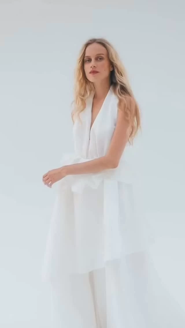 ALWAYS TRYING ➕ Effortless elegance. Always Trying by @donatellegodartparis, exclusively available at The Mews . . . #themewsloves 

#BridalCouture
#DesignerBridal
#EditorialBride
#QuietLuxuryBride
#HighFashionBridal
#ContemporaryBridal
#DonatelleGodart
#Bridal
#Bride
#Wedding
#WeddingDress
#BridalStyle
#BridalFashion