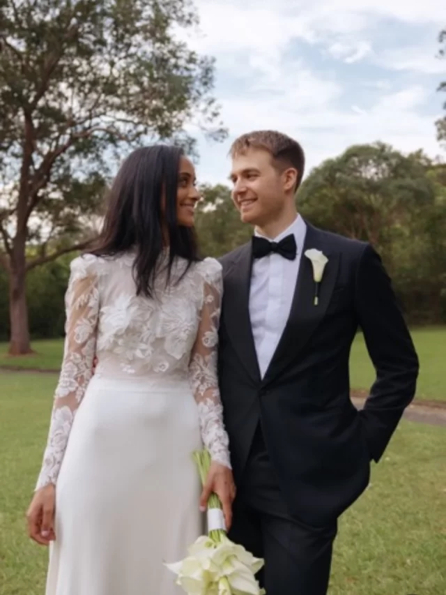 TWICE ➕ Modern yet timeless. The Twice two-piece by Caroline Takvorian — sculpted lines, quiet power, and an elegance that lives beyond trends . . . #themewsloves 

#CarolineTakvorian
#TwiceTwo
#ModernElegance
#TimelessDesign
#FashionEditorial
#ContemporaryLuxury
#SculpturalFashion
#ElevatedStyle
#MinimalAesthetic
#QuietLuxury
#EditorialStyle
#ModernMuse
#DesignDetails
#LuxuryFashion
#ArtOfStyle