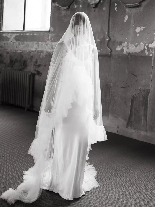 THE DETAILS DEFINE THE LOOK ➕ 
From couture veils to modern jewellery, our accessories edit is designed to elevate without distraction. Discover @paviotcreateur, @zoeandmorgan, @edenbstudio and @flordeasoka —now on Le Journal.

Photo @clairecoulthard.photo
Model @jessica.joyce.b 
Videographer @onestagproductions
Makeup @ninanorman_makeup
Hair @louisealway
Venue @themountwithout_events