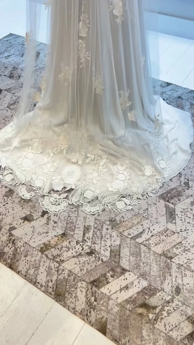 BERTHE ➕ The Berthe gown by @mademoiselle_de_guise with the Trevise veil - sculptural silk, sheer drama. A modern bridal statement, exclusively ours. . . #themewsloves