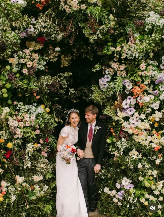 MEWS BRIDE ➕Our beautiful bride Mimo wearing @mademoiselle_de_guise 🤍

Mimo is the director of @lvfcreativestudio, so naturally the flowers were nothing short of phenomenal — every detail was pure magic. . . #themewsbrides
